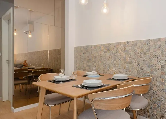 Liiiving In - Invictus Bolhao Market * 波尔图