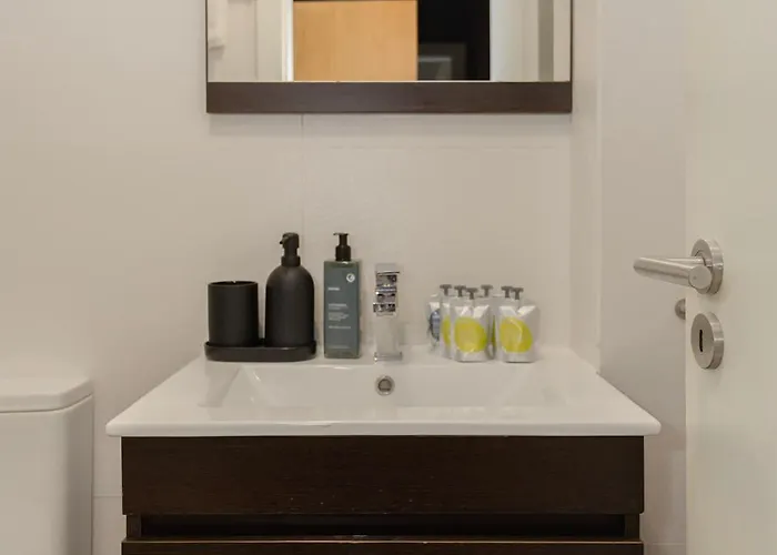 Liiiving In - Invictus Bolhao Market Oporto