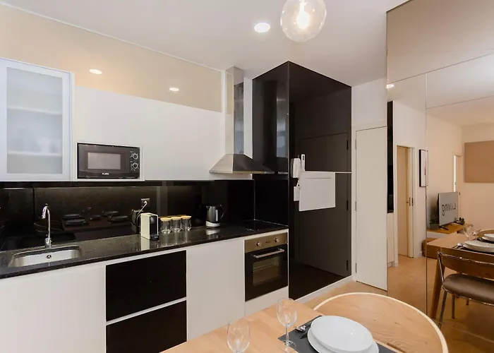 Liiiving In - Invictus Bolhao Market Oporto