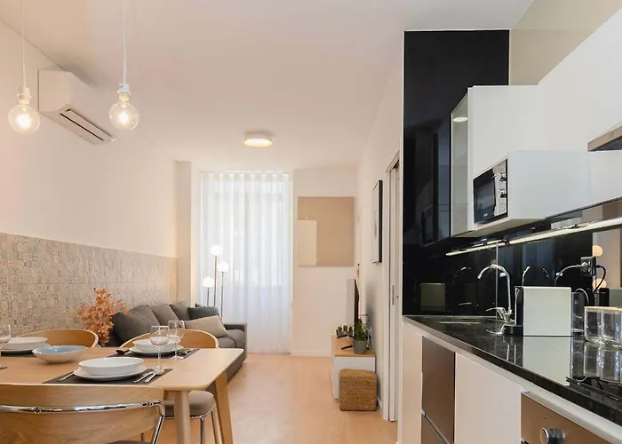 Liiiving In - Invictus Bolhao Market